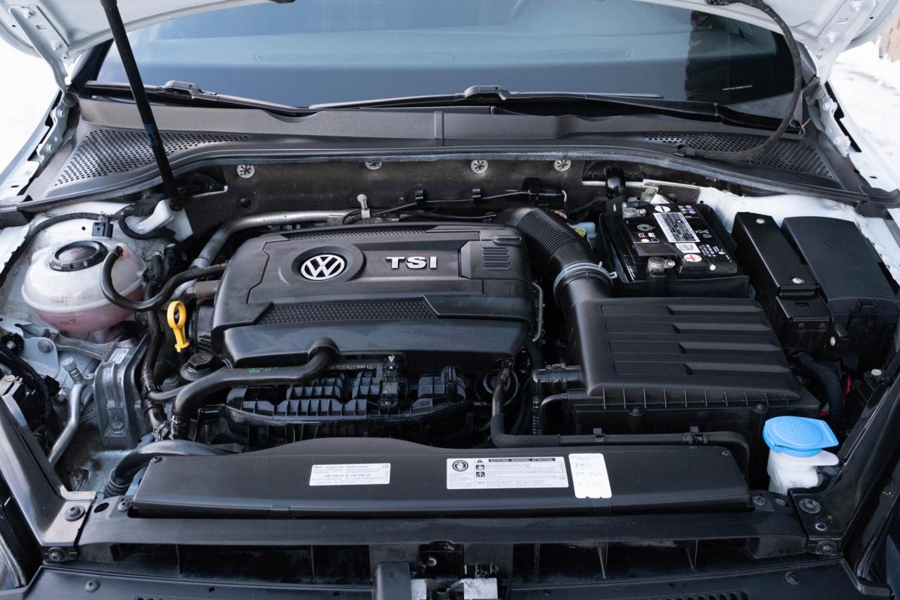 2019 Volkswagen Golf GTI S 6M 4-Door   2 sets of tires Photo