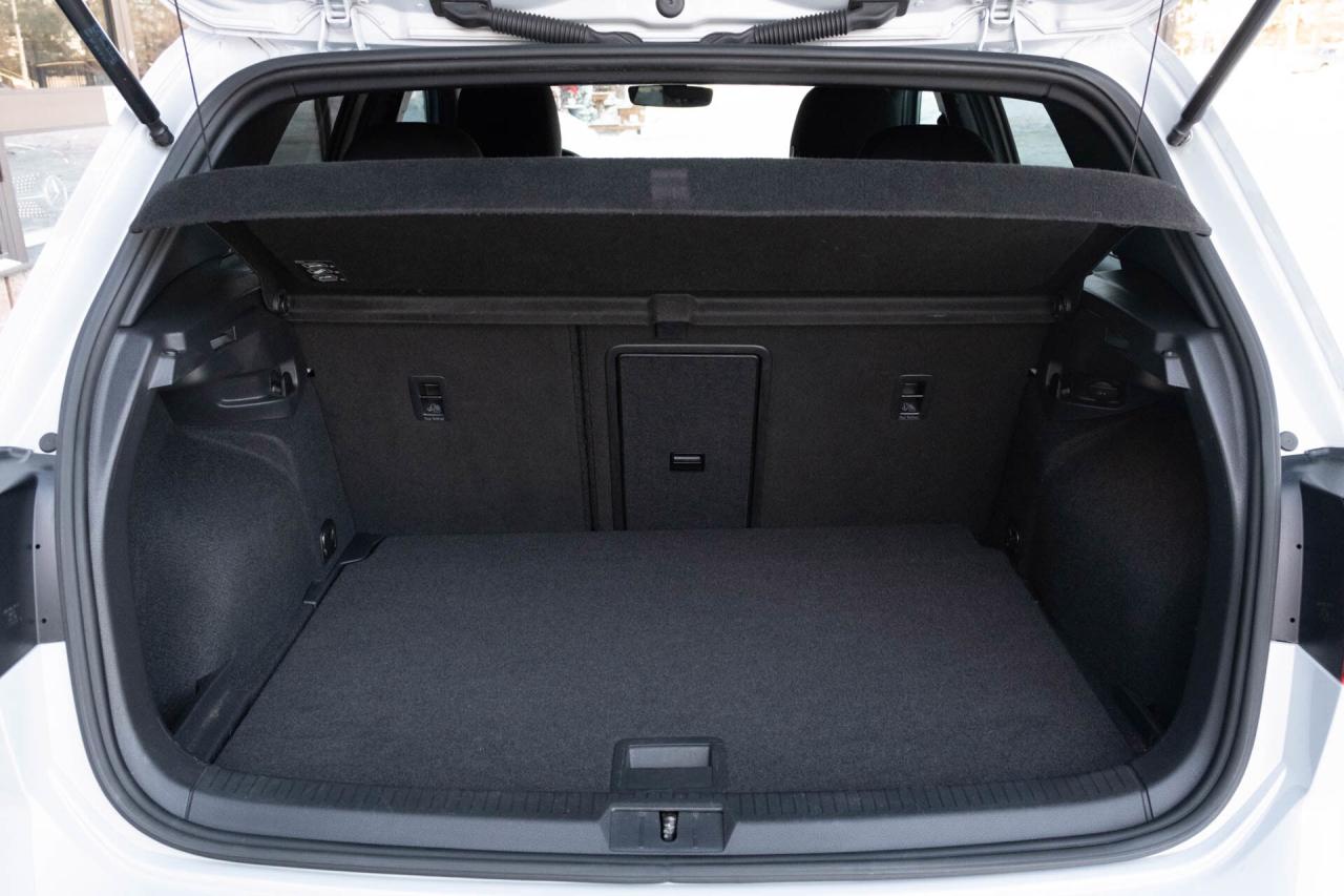 2019 Volkswagen Golf GTI S 6M 4-Door   2 sets of tires Photo