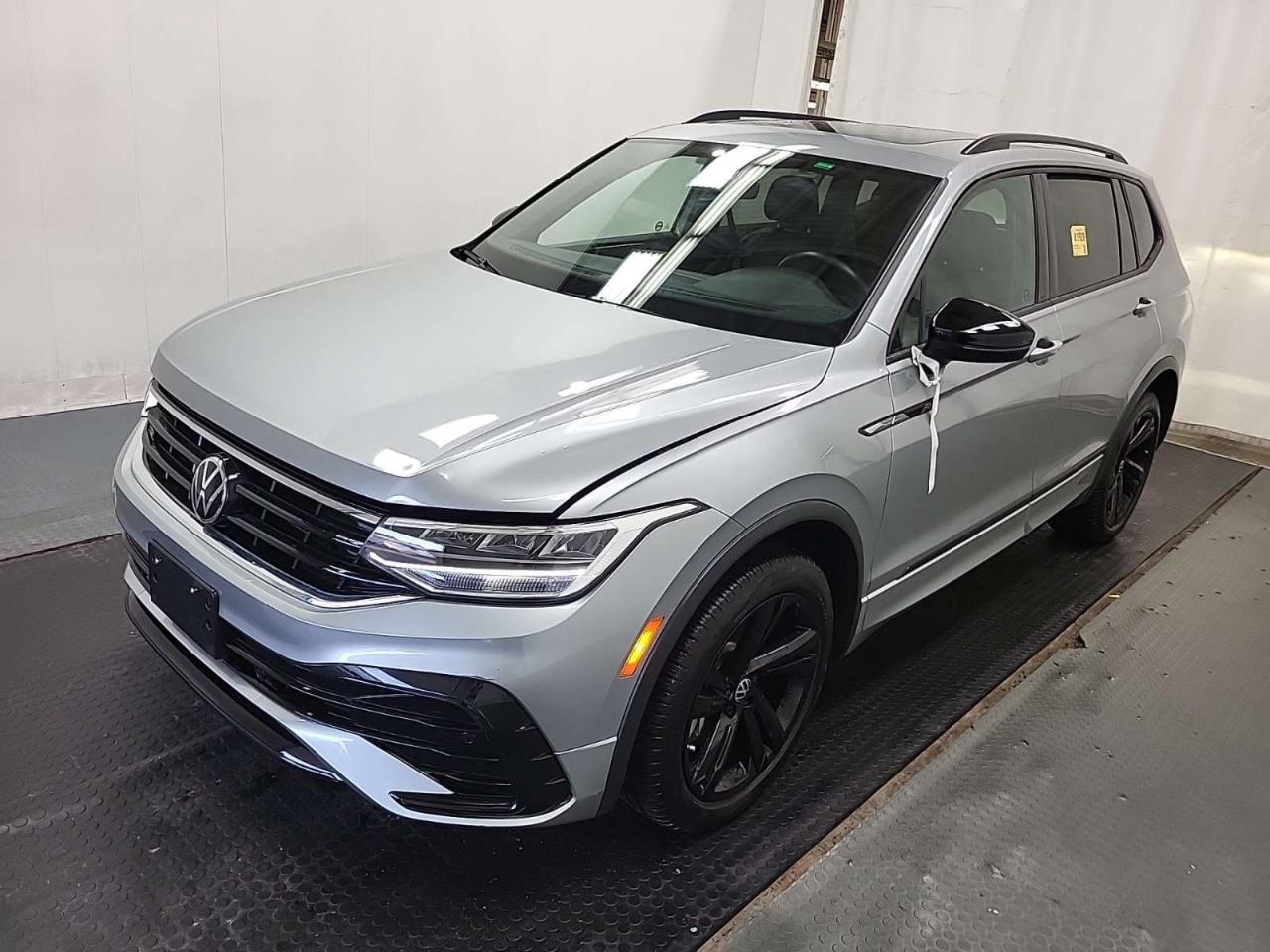 2024 Volkswagen Tiguan Comfortline R-Line Black Edition 4dr All-Wheel Drive 4MOTION Photo