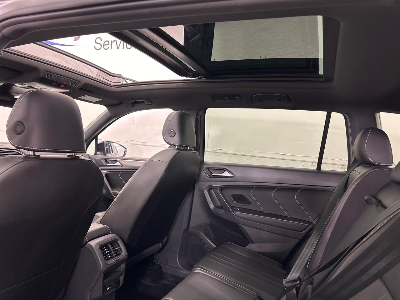 2024 Volkswagen Tiguan Comfortline R-Line Black Edition 4dr All-Wheel Drive 4MOTION Photo