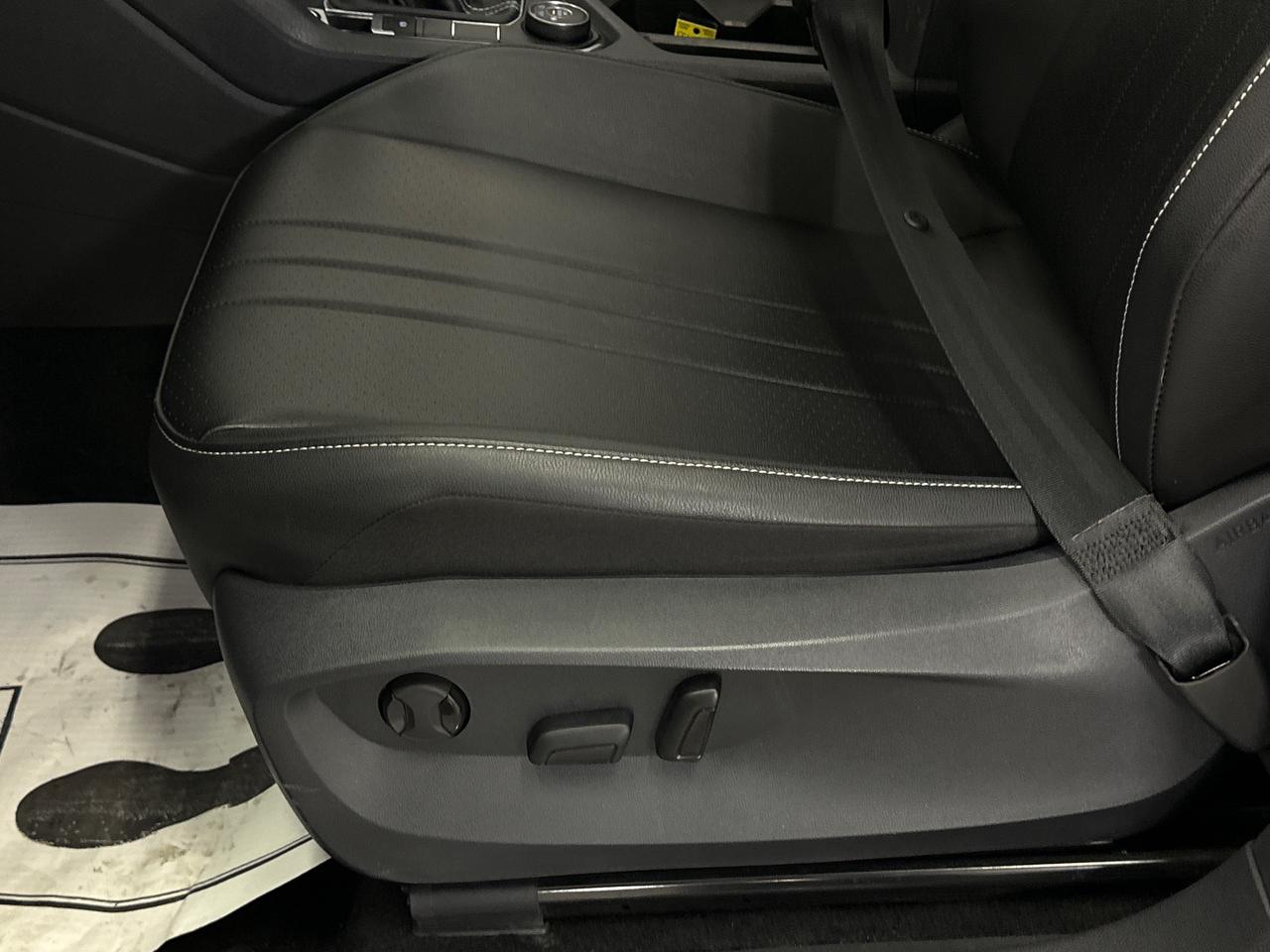 2024 Volkswagen Tiguan Comfortline R-Line Black Edition 4dr All-Wheel Drive 4MOTION Photo