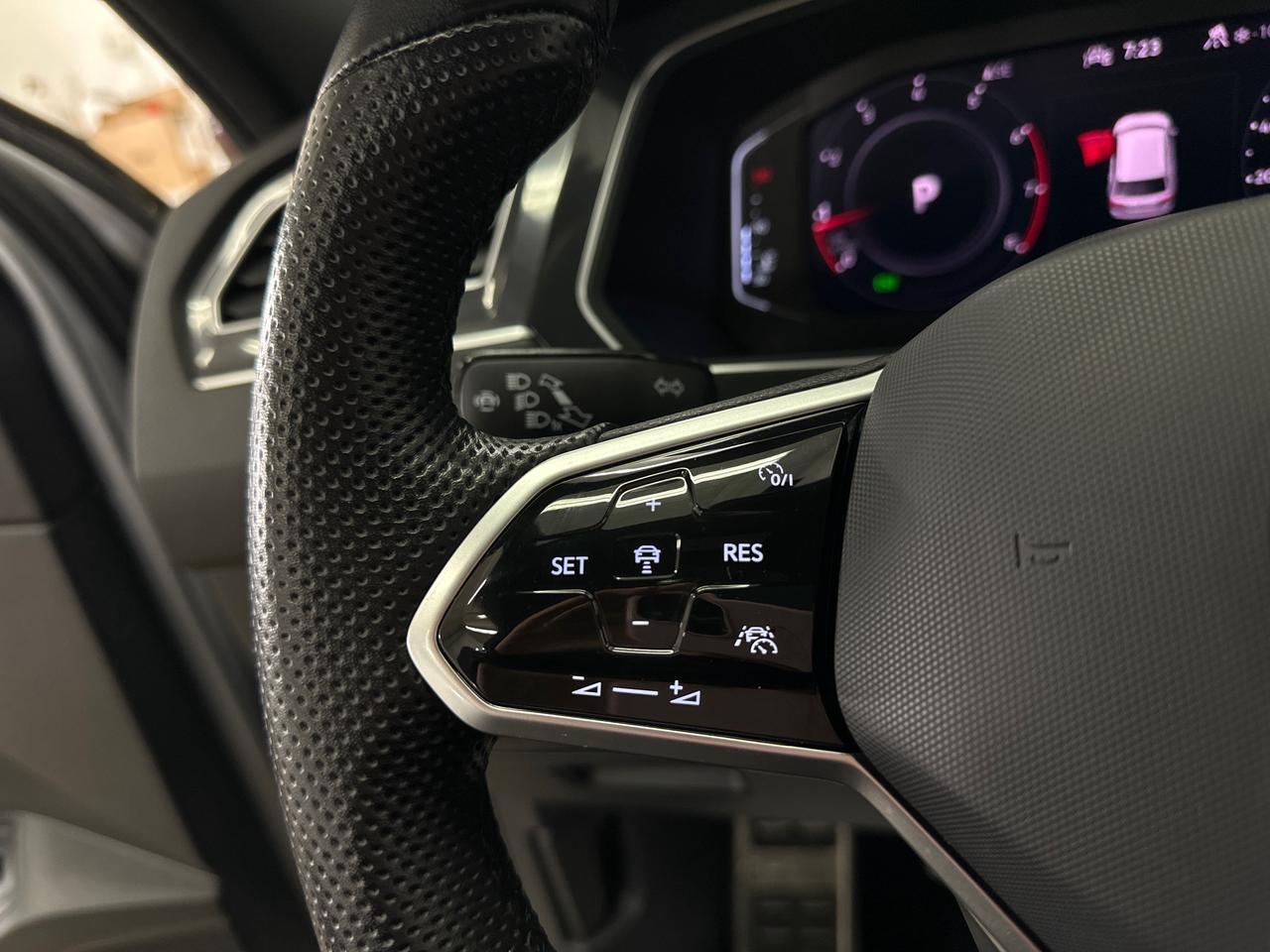 2024 Volkswagen Tiguan Comfortline R-Line Black Edition 4dr All-Wheel Drive 4MOTION Photo