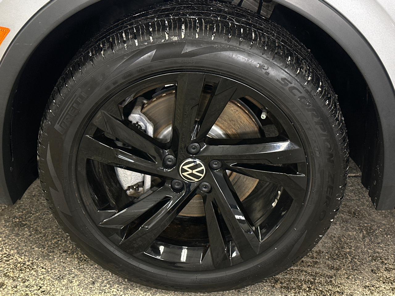 2024 Volkswagen Tiguan Comfortline R-Line Black Edition 4dr All-Wheel Drive 4MOTION Photo