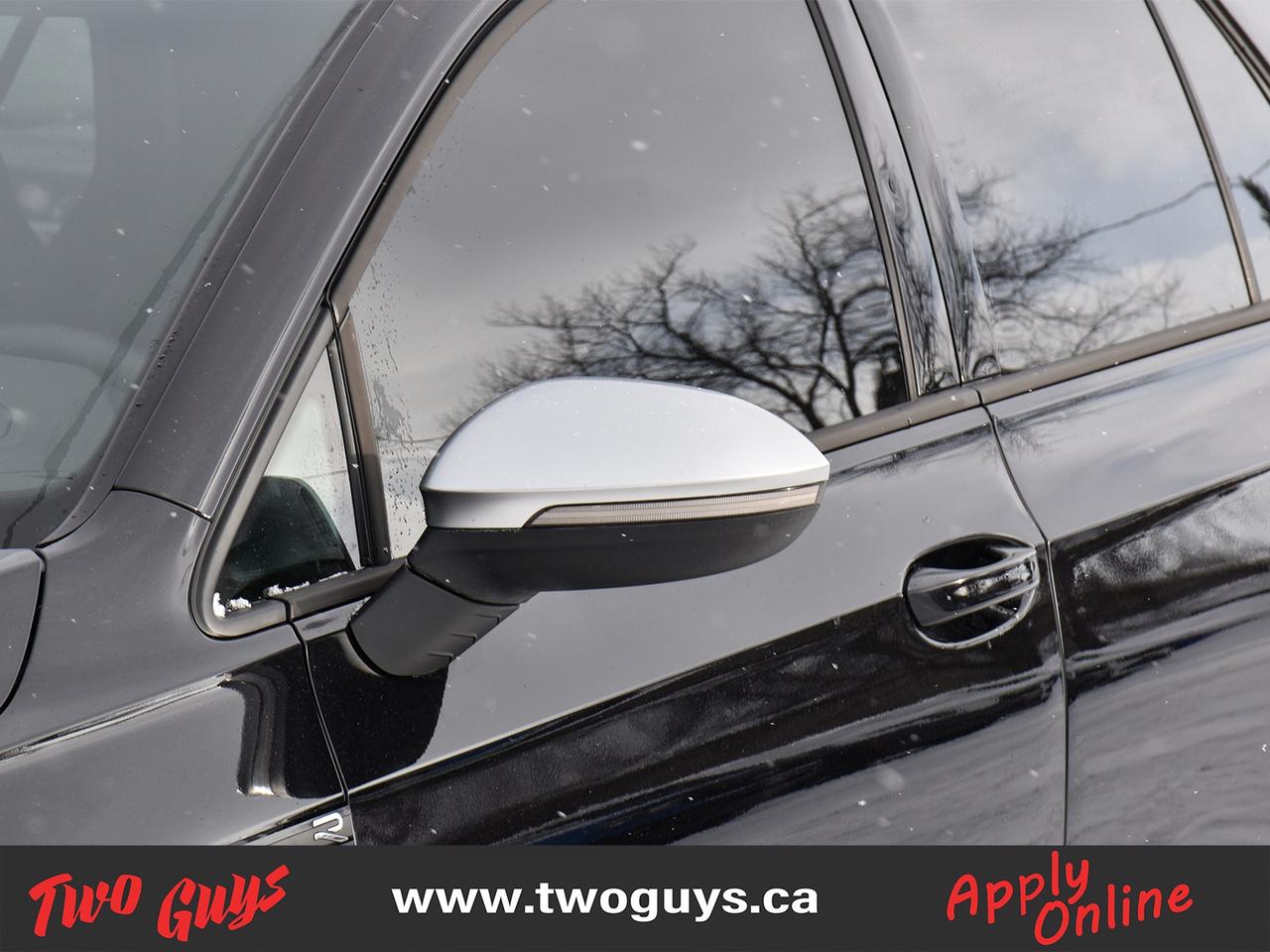 2024 Volkswagen Golf R DSG Leather Sunroof Back Up Camera Photo3