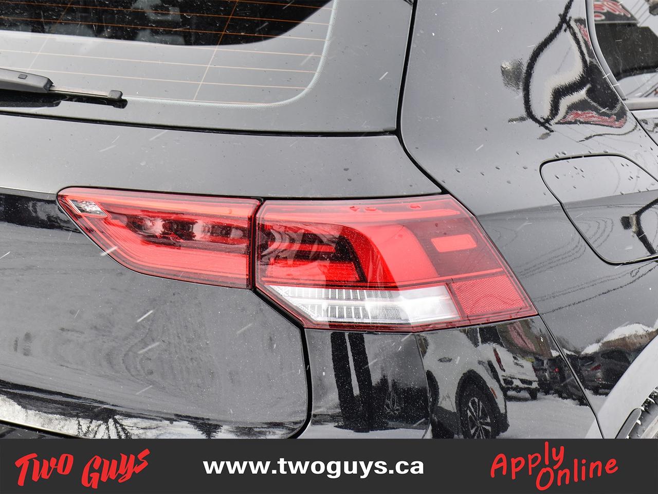 2024 Volkswagen Golf R DSG Leather Sunroof Back Up Camera Photo