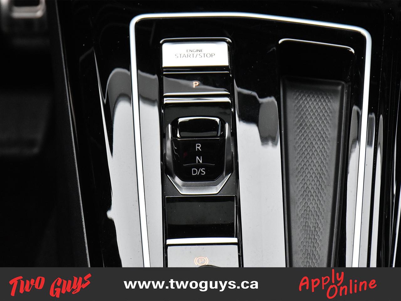 2024 Volkswagen Golf R DSG Leather Sunroof Back Up Camera Photo