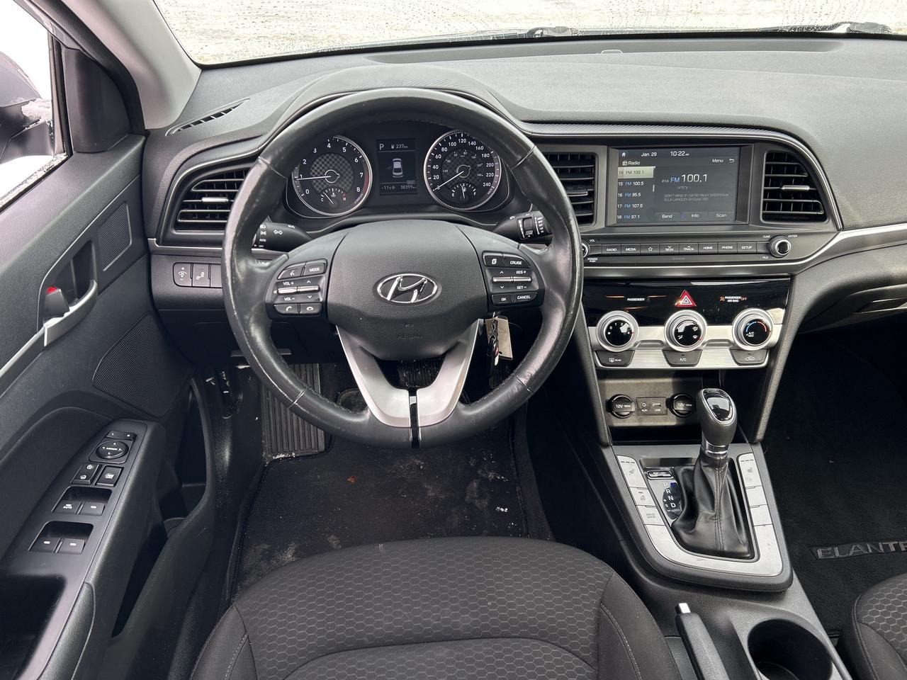 2020 Hyundai Elantra Preferred CALL NAPANEE 613-354-2100 Photo