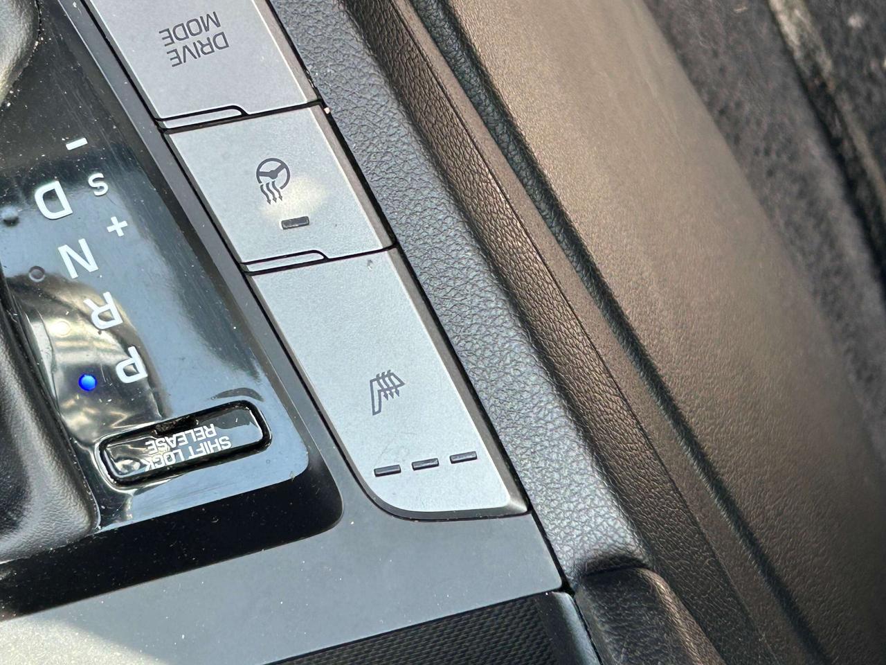 2020 Hyundai Elantra Preferred CALL NAPANEE 613-354-2100 Photo