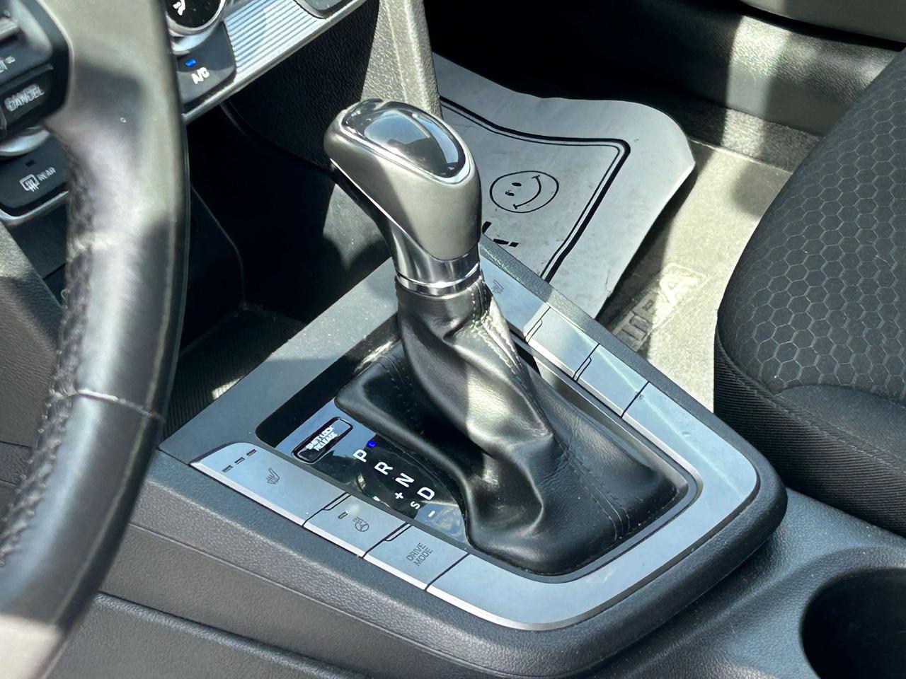 2020 Hyundai Elantra Preferred CALL NAPANEE 613-354-2100 Photo