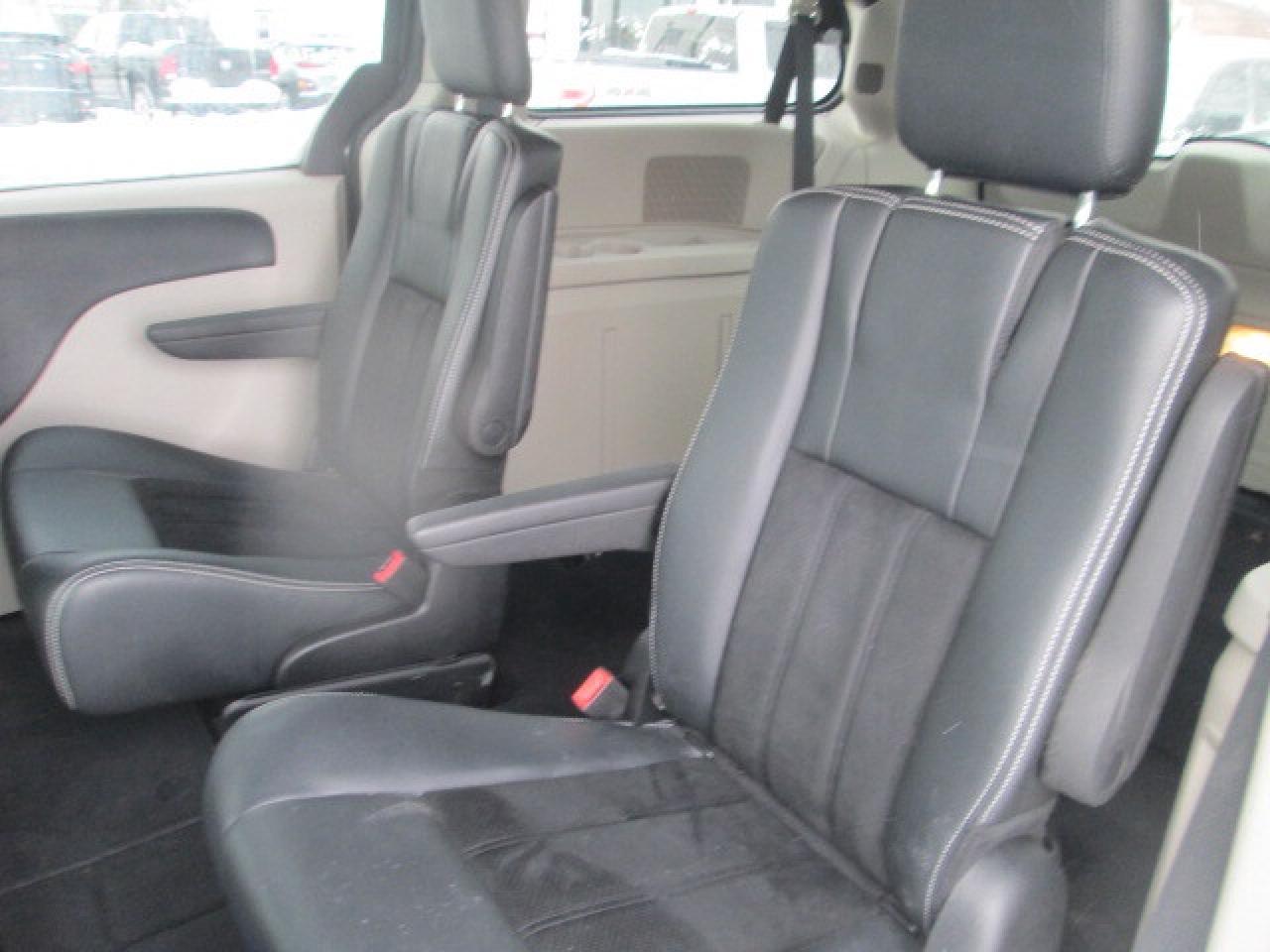 2016 Dodge Grand Caravan 4dr Wgn SXT Premium Plus, Back Up Camera Photo