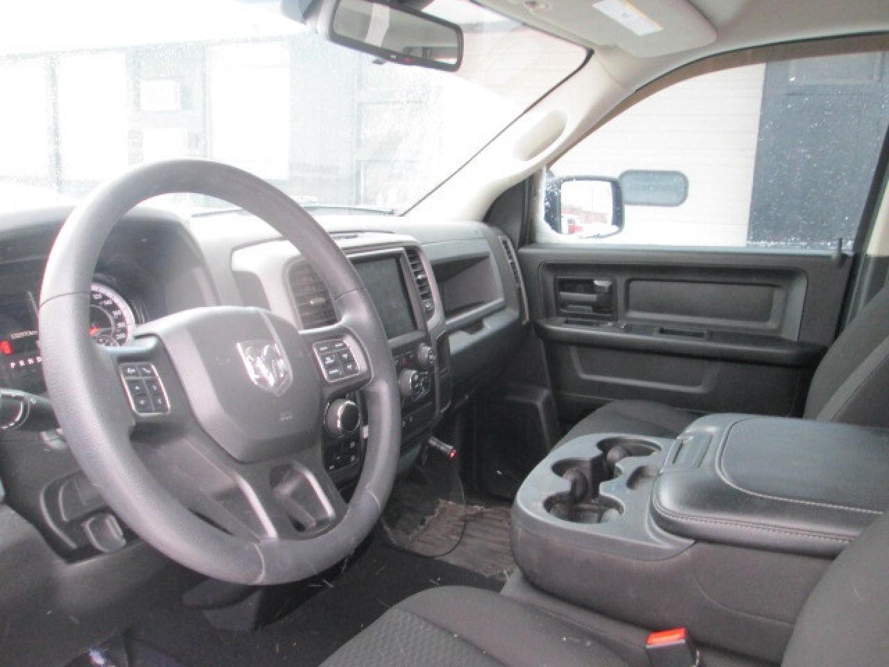 2019 RAM 1500 Classic Express 4x4 Quad Cab 6'4  Box, Back Up Camera Photo4