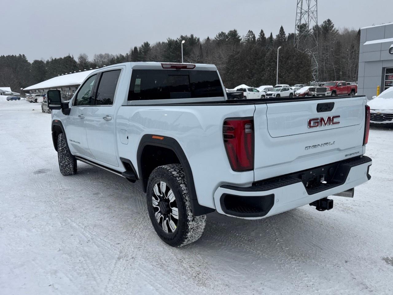 2026 GMC SIERRA 2500HD Crew Cab Standard Box 4-Wheel Drive Denali Photo