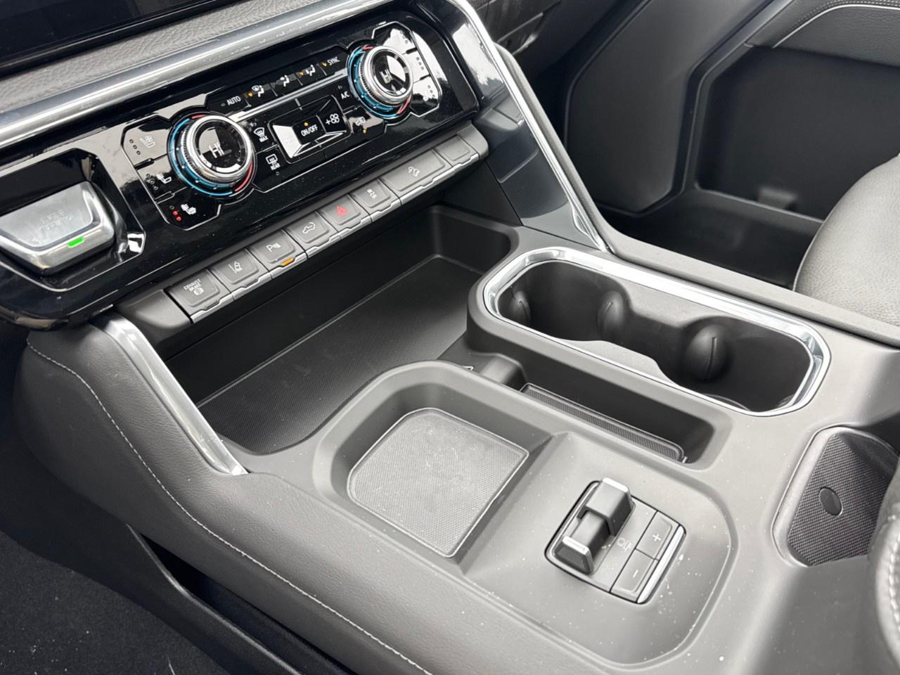 2026 GMC SIERRA 2500HD Crew Cab Standard Box 4-Wheel Drive Denali Photo