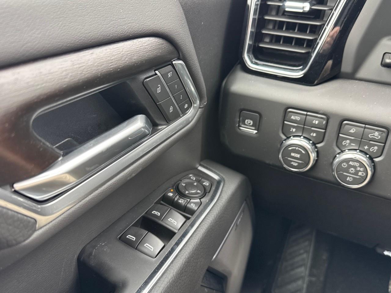 2026 GMC SIERRA 2500HD Crew Cab Standard Box 4-Wheel Drive Denali Photo