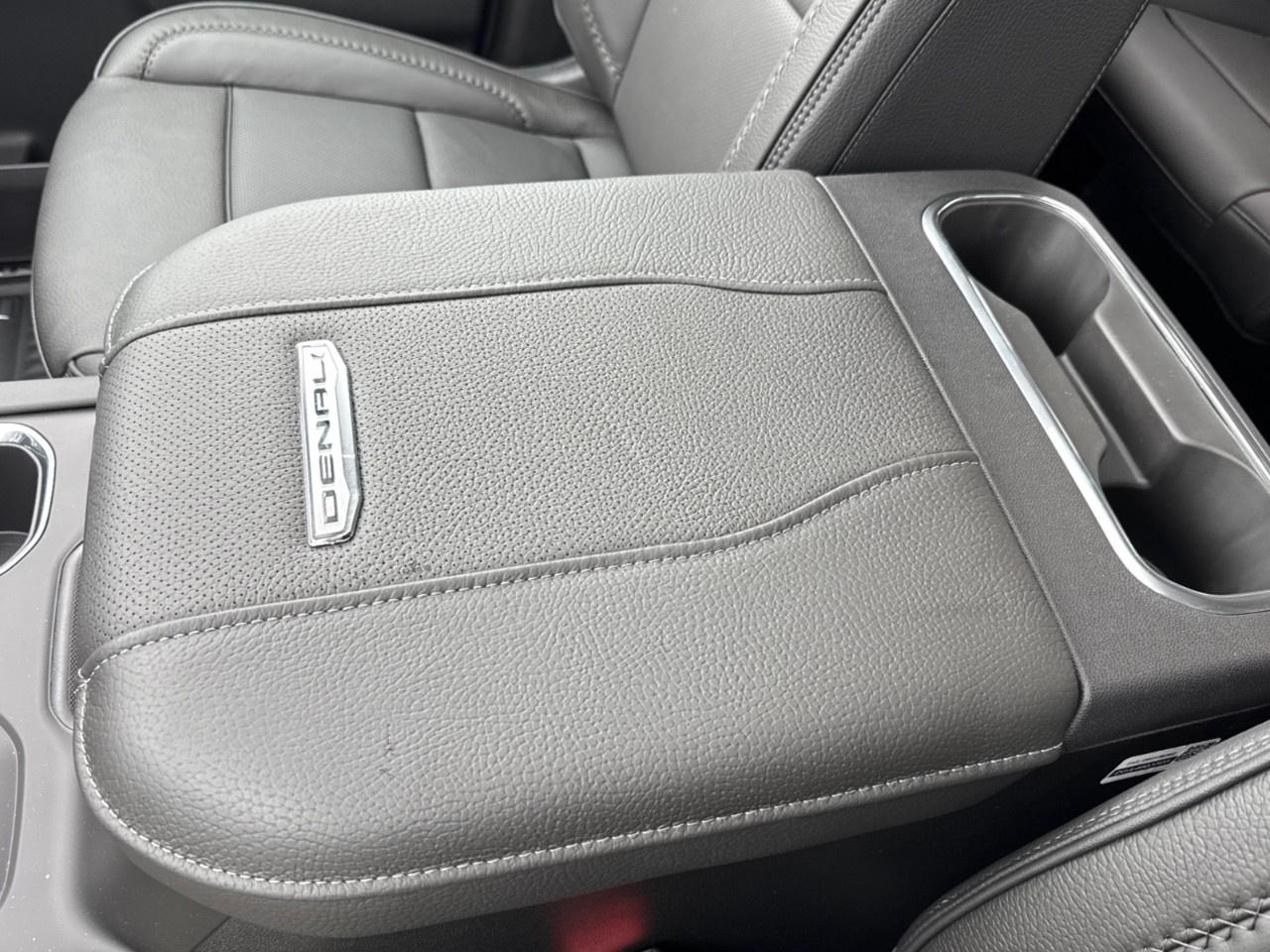 2026 GMC SIERRA 2500HD Crew Cab Standard Box 4-Wheel Drive Denali Photo