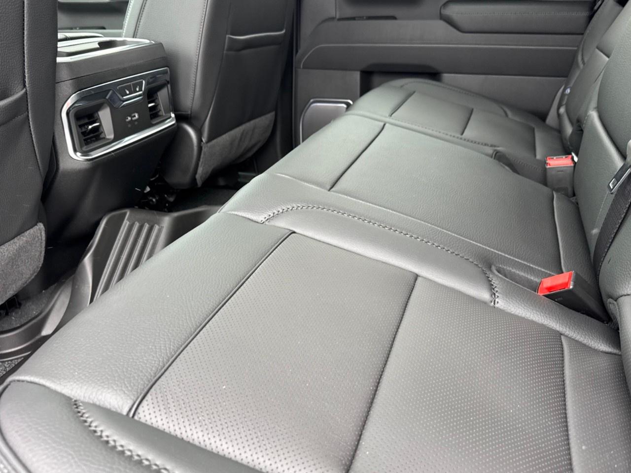 2026 GMC SIERRA 2500HD Crew Cab Standard Box 4-Wheel Drive Denali Photo