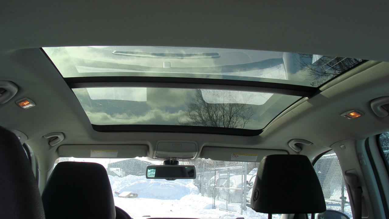 2017 Volkswagen Tiguan 4MOTION 4dr Wolfsburg Edition*Excellent Condition! Photo