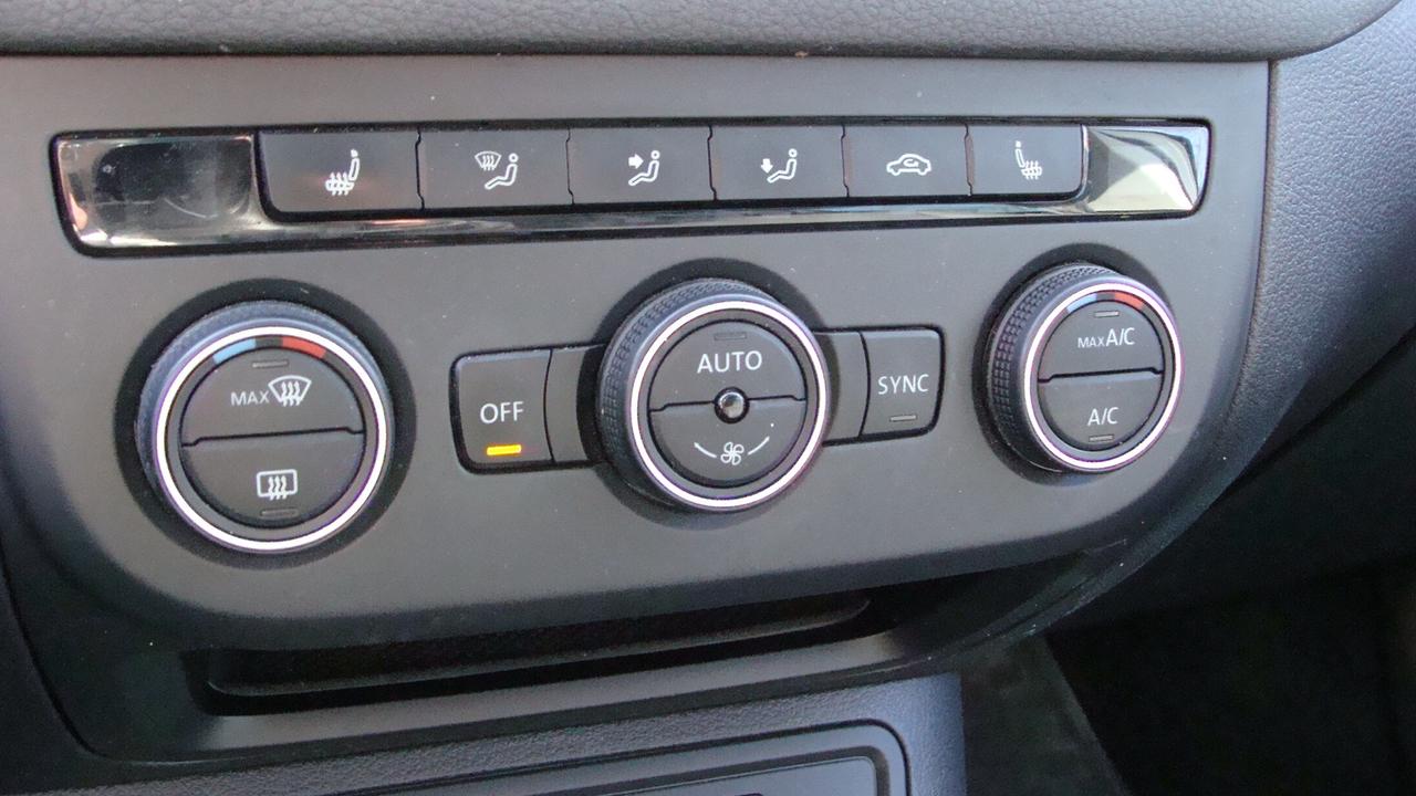 2017 Volkswagen Tiguan 4MOTION 4dr Wolfsburg Edition*Excellent Condition! Photo