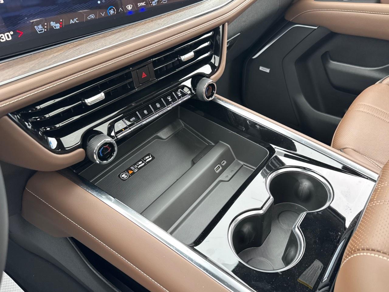 2026 Chevrolet Suburban 4WD 4dr High Country Photo