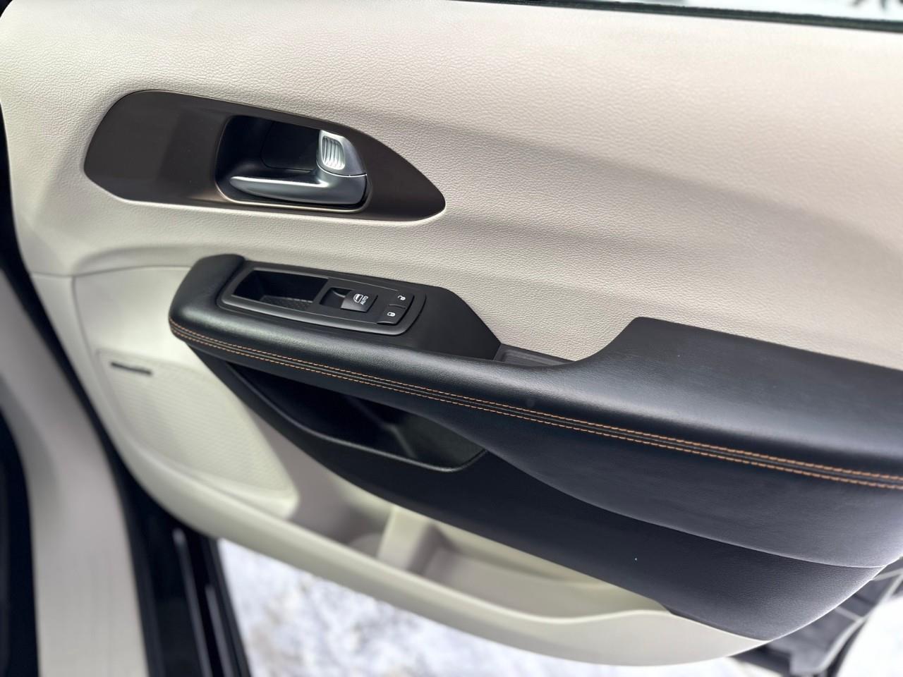 2017 Chrysler Pacifica Touring-L Plus Passenger Van Photo