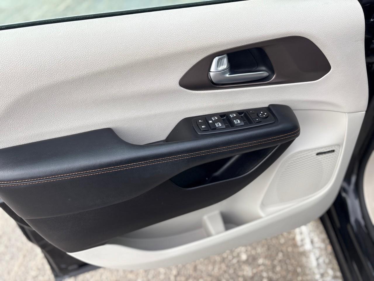 2017 Chrysler Pacifica Touring-L Plus Passenger Van Photo