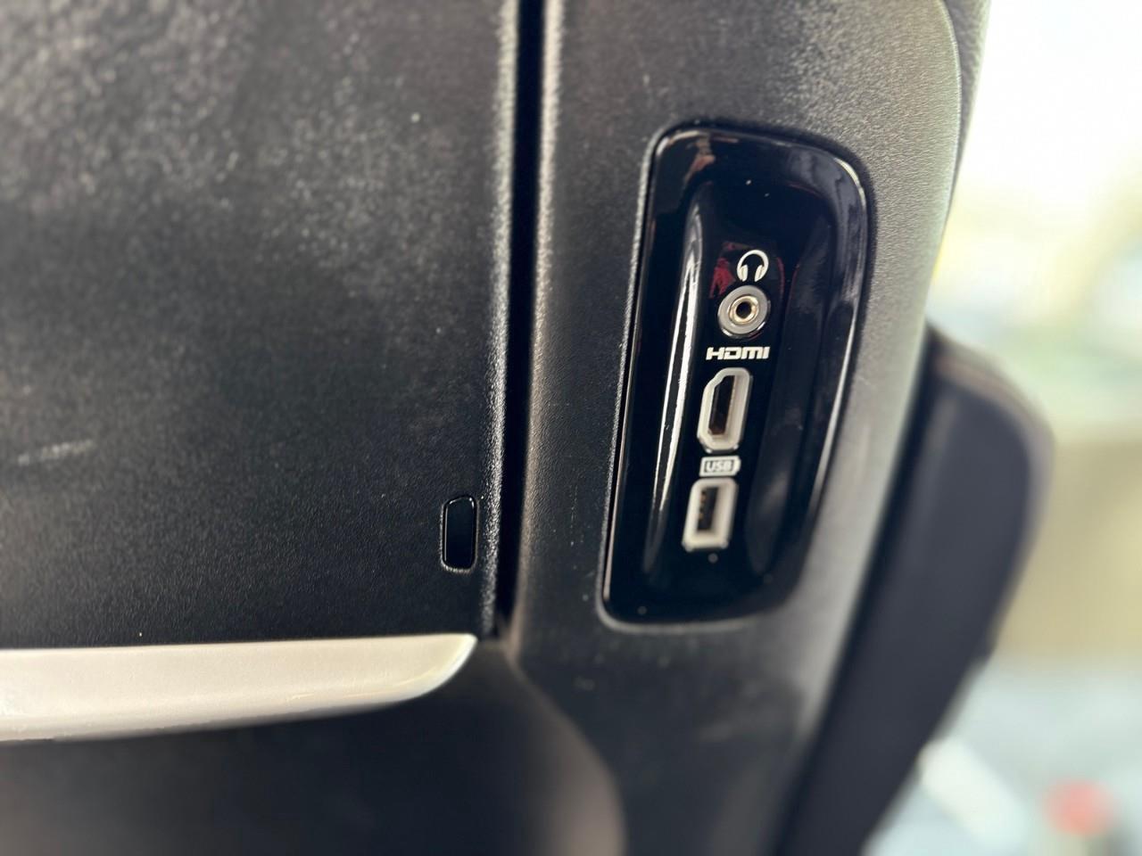 2017 Chrysler Pacifica Touring-L Plus Passenger Van Photo