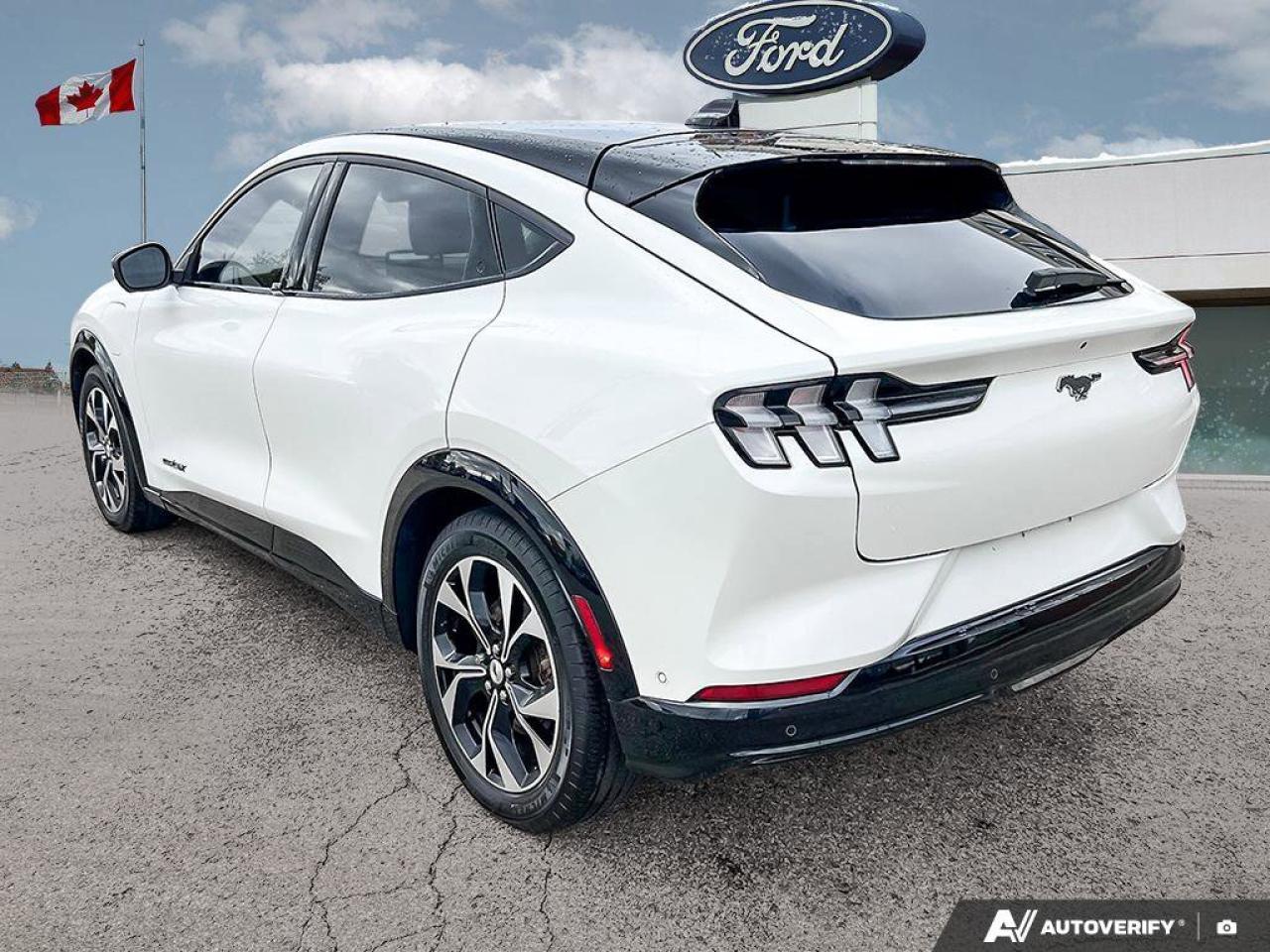 2021 Ford Mustang Mach-E Premium   LEASE RETURN   GLASS ROOF   EXT BATT LEA Photo4