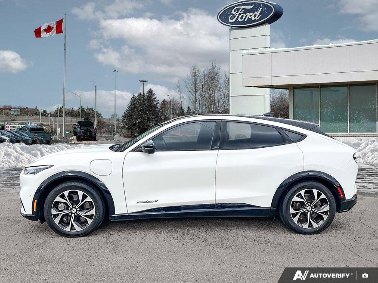 2021 Ford Mustang Mach-E Premium   LEASE RETURN   GLASS ROOF   EXT BATT LEA Photo3