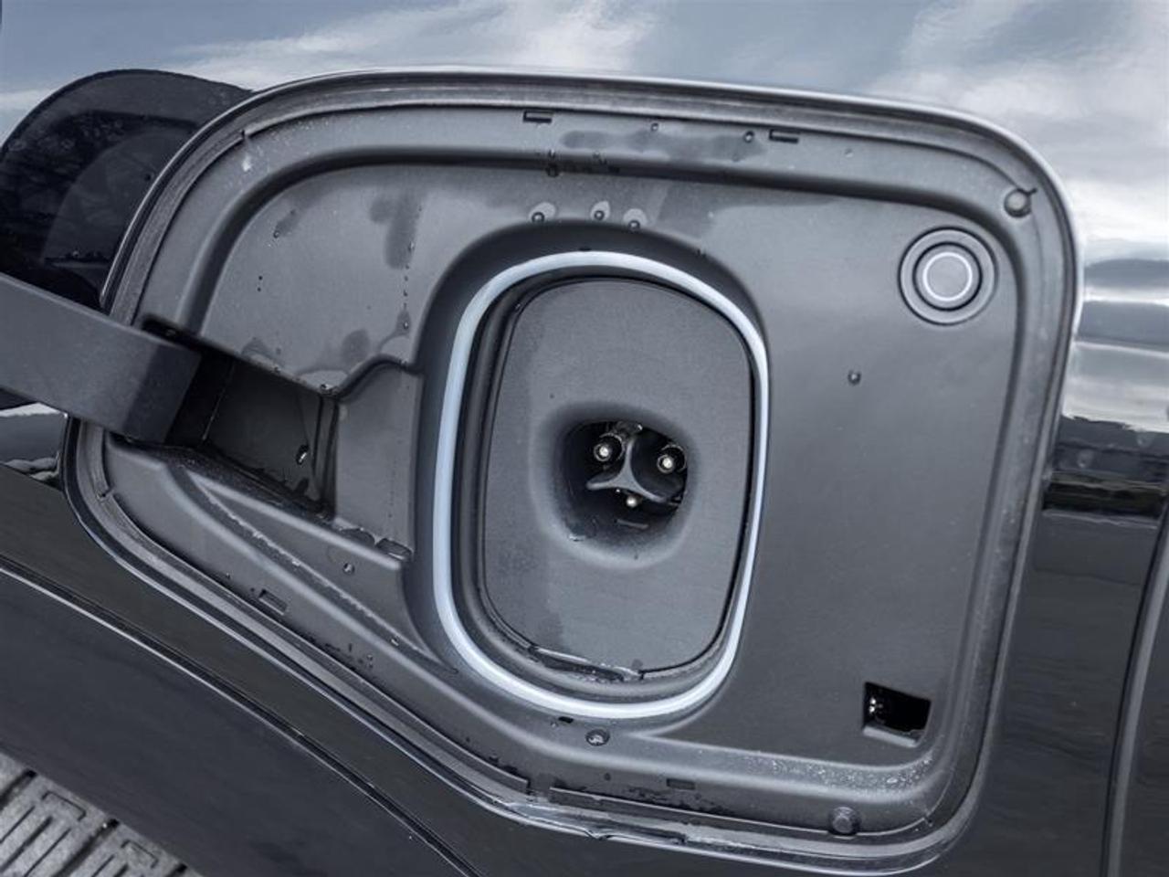 2026 Cadillac OPTIQ Premium Luxury 4dr Photo4