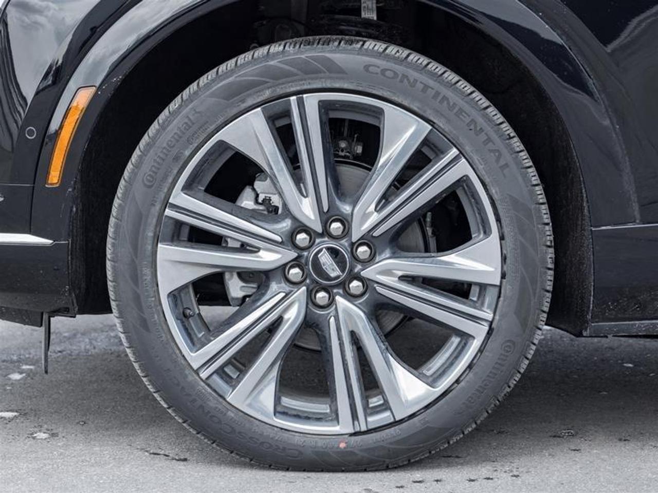 2026 Cadillac OPTIQ Premium Luxury 4dr Photo3