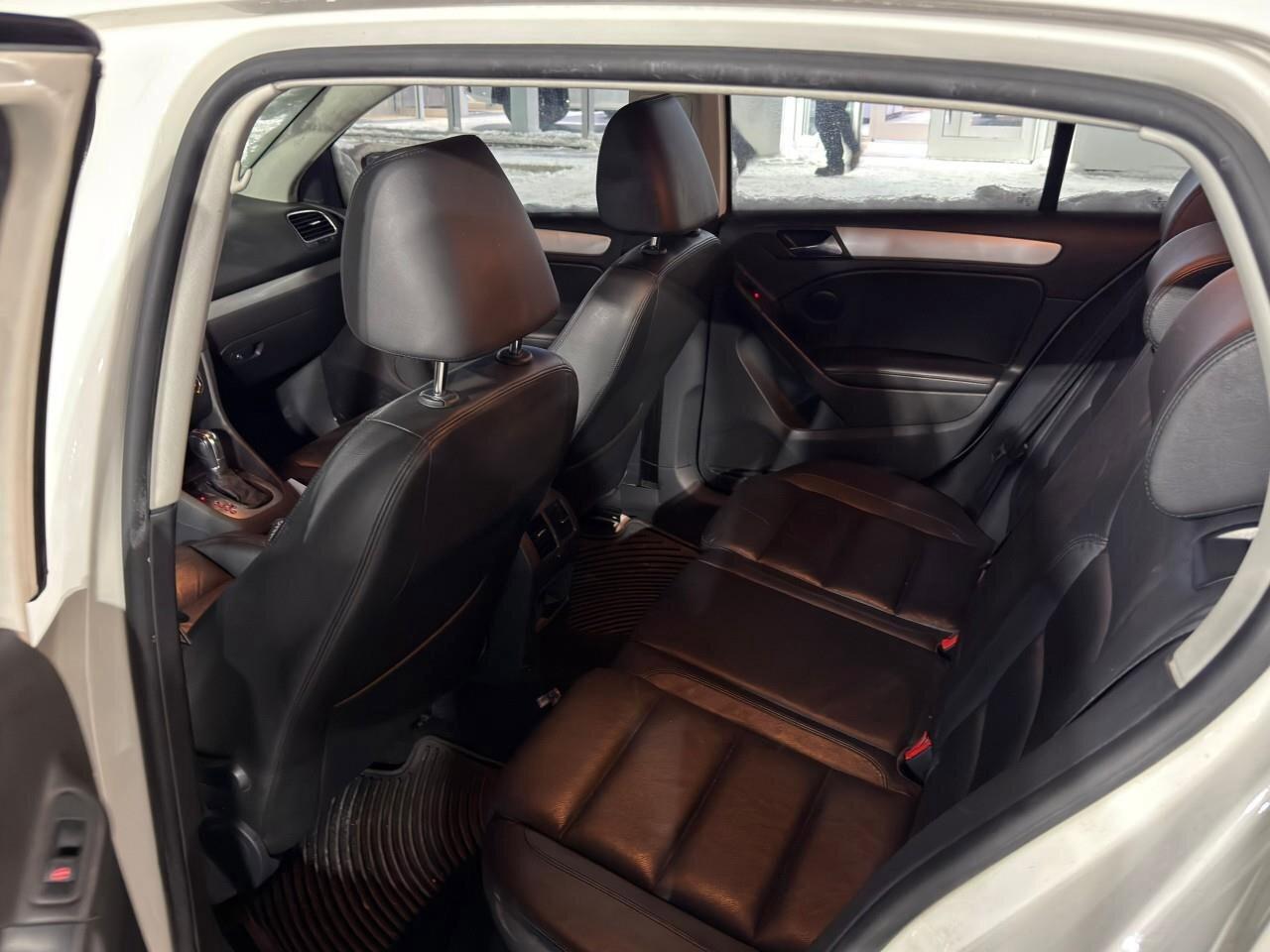 2013 Volkswagen Golf  Photo