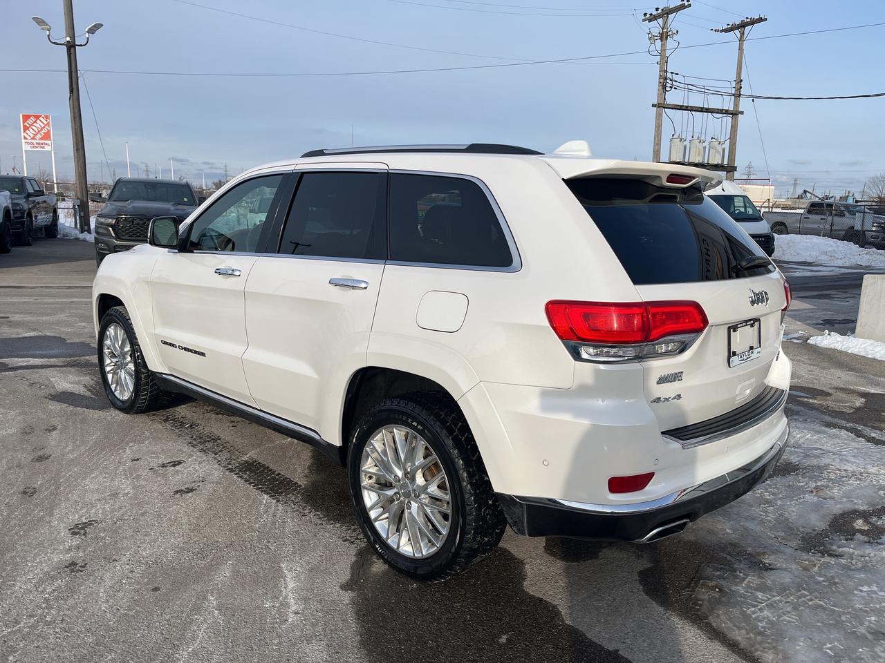 2017 Jeep Grand Cherokee Summit 4x4 HEMI V8 *NAVI *SUNROOF *LTHR *TOW Photo