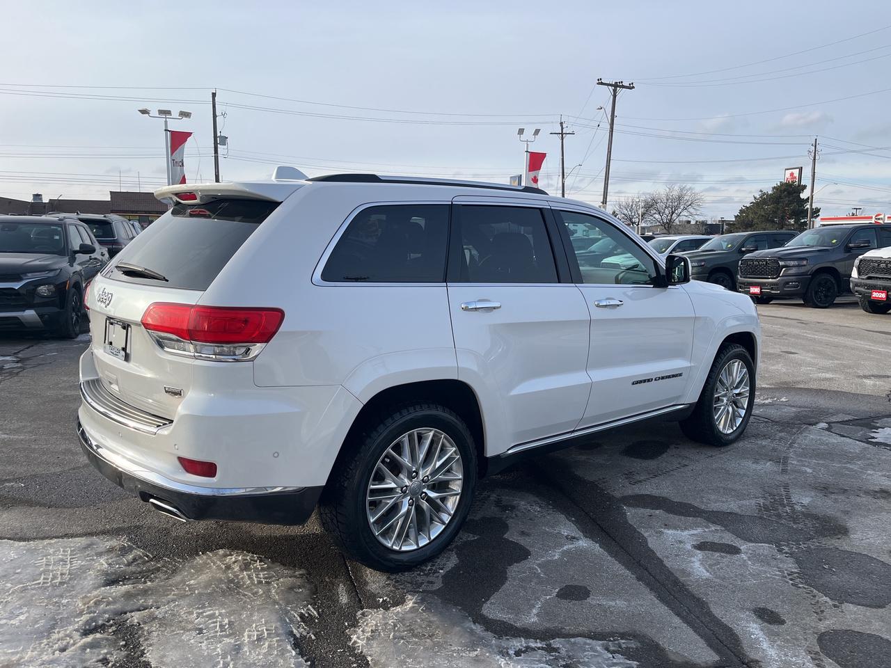 2017 Jeep Grand Cherokee Summit 4x4 HEMI V8 *NAVI *SUNROOF *LTHR *TOW Photo
