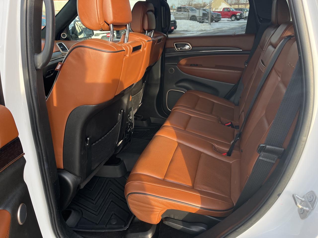 2017 Jeep Grand Cherokee Summit 4x4 HEMI V8 *NAVI *SUNROOF *LTHR *TOW Photo