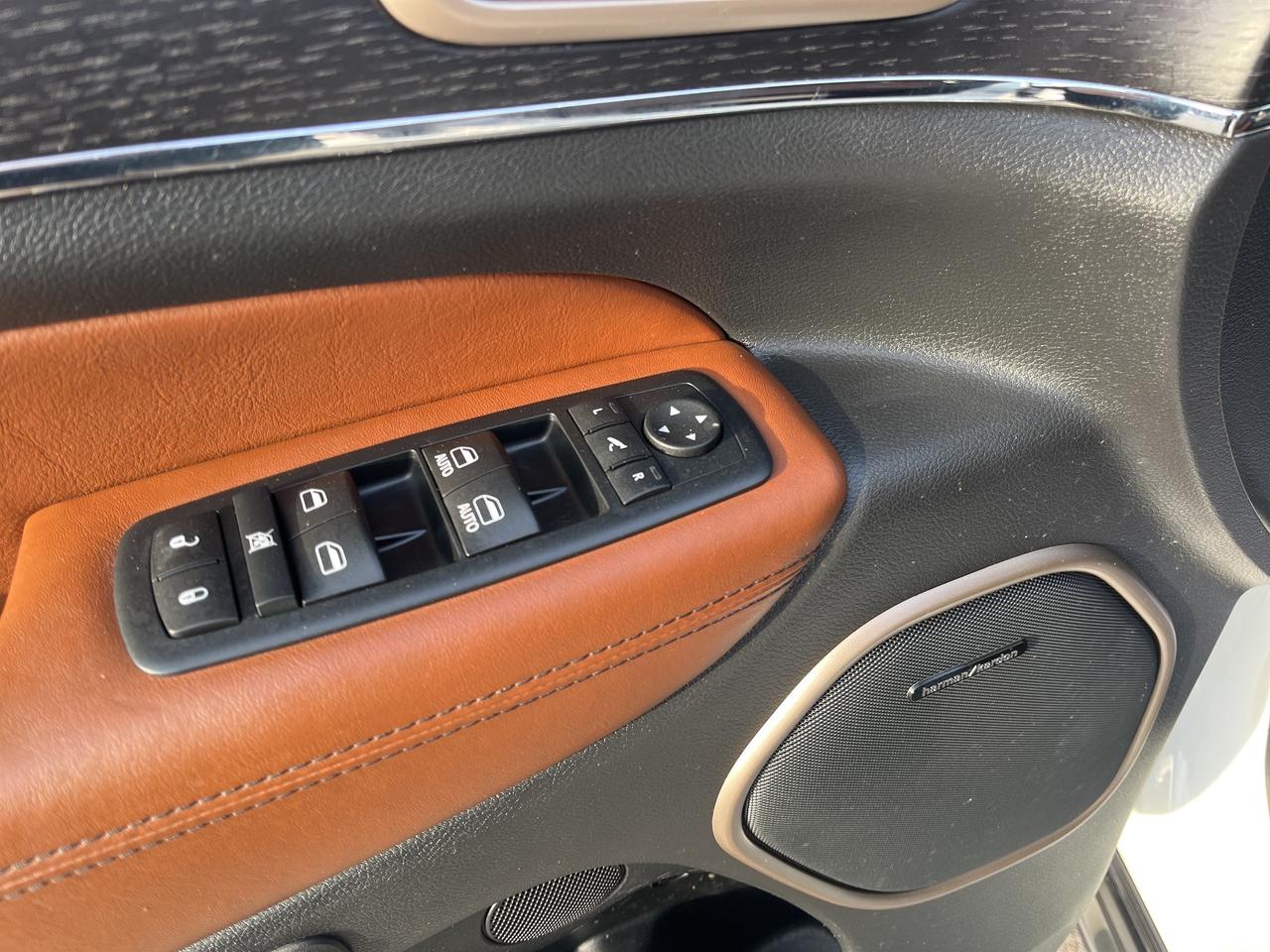 2017 Jeep Grand Cherokee Summit 4x4 HEMI V8 *NAVI *SUNROOF *LTHR *TOW Photo