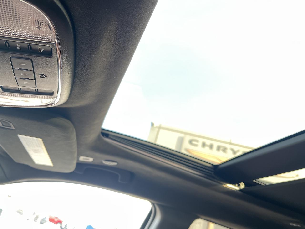 2017 Jeep Grand Cherokee Summit 4x4 HEMI V8 *NAVI *SUNROOF *LTHR *TOW Photo