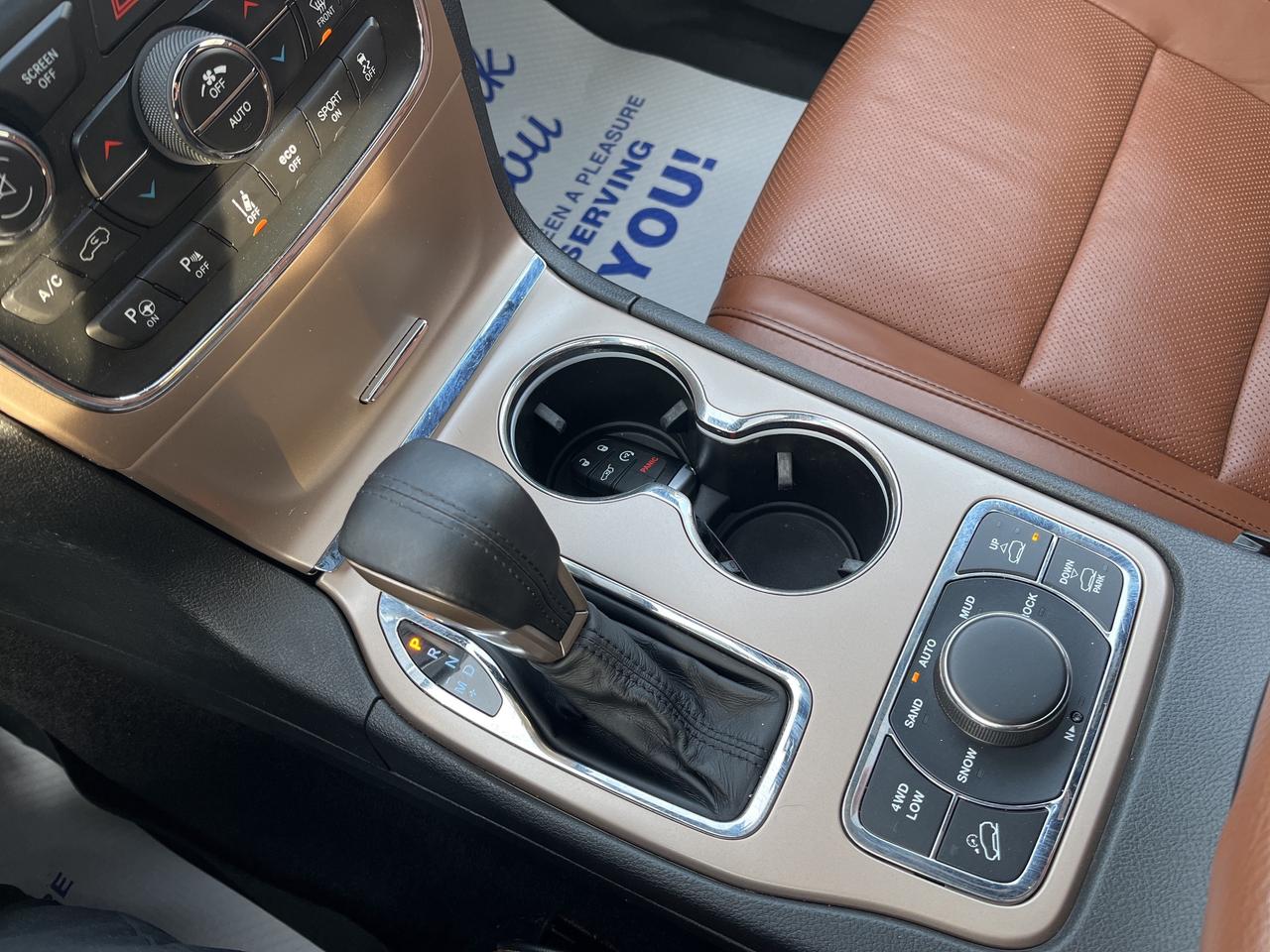 2017 Jeep Grand Cherokee Summit 4x4 HEMI V8 *NAVI *SUNROOF *LTHR *TOW Photo