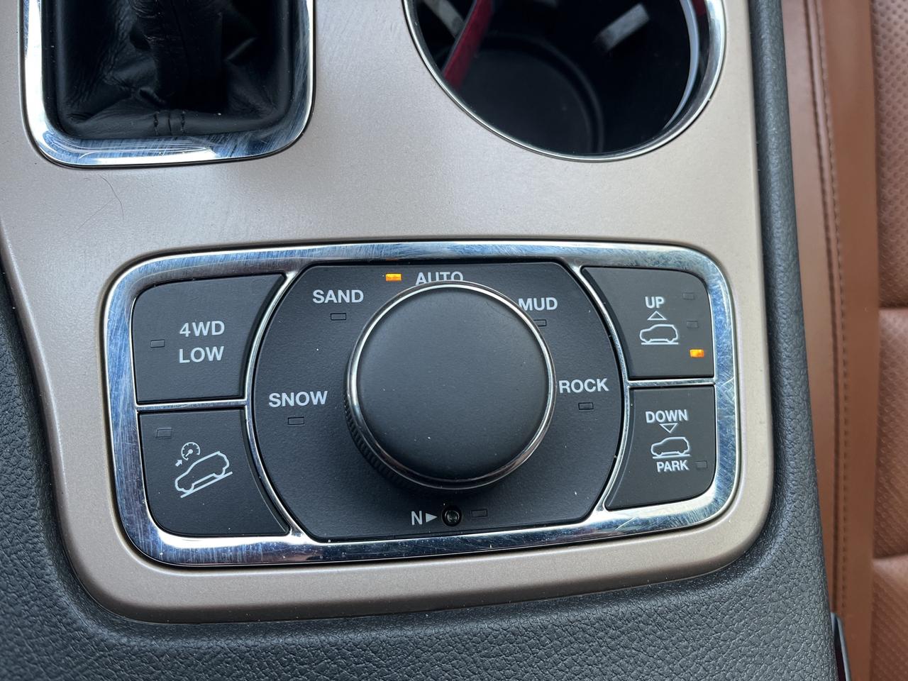 2017 Jeep Grand Cherokee Summit 4x4 HEMI V8 *NAVI *SUNROOF *LTHR *TOW Photo