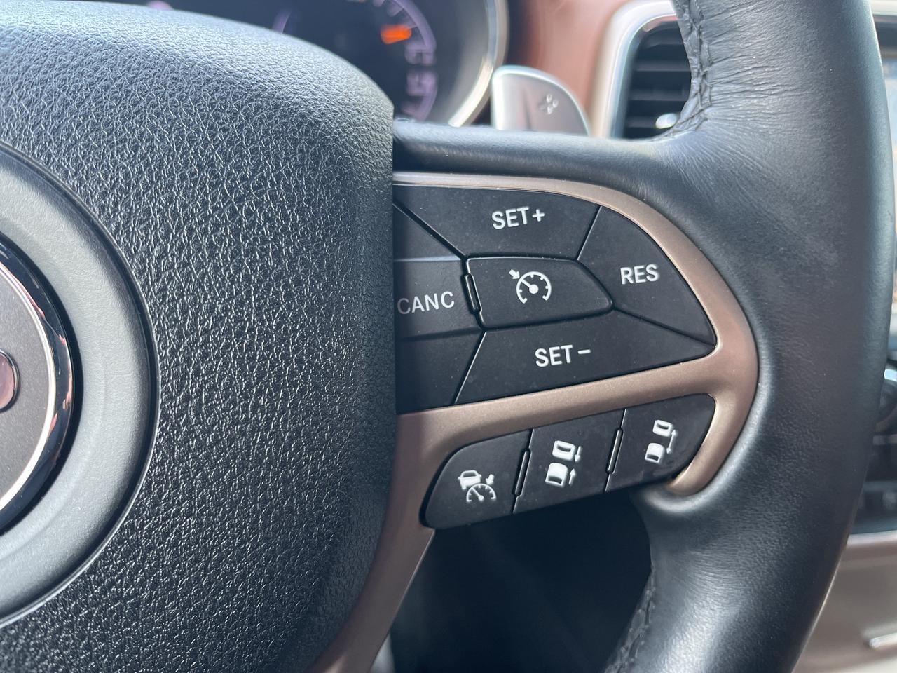 2017 Jeep Grand Cherokee Summit 4x4 HEMI V8 *NAVI *SUNROOF *LTHR *TOW Photo