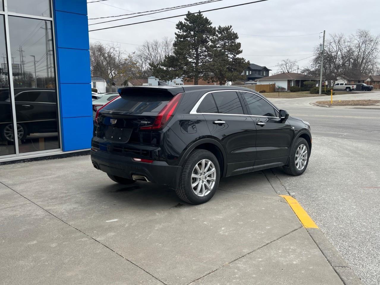 2022 Cadillac XT4 Luxury One owner trade! Photo4