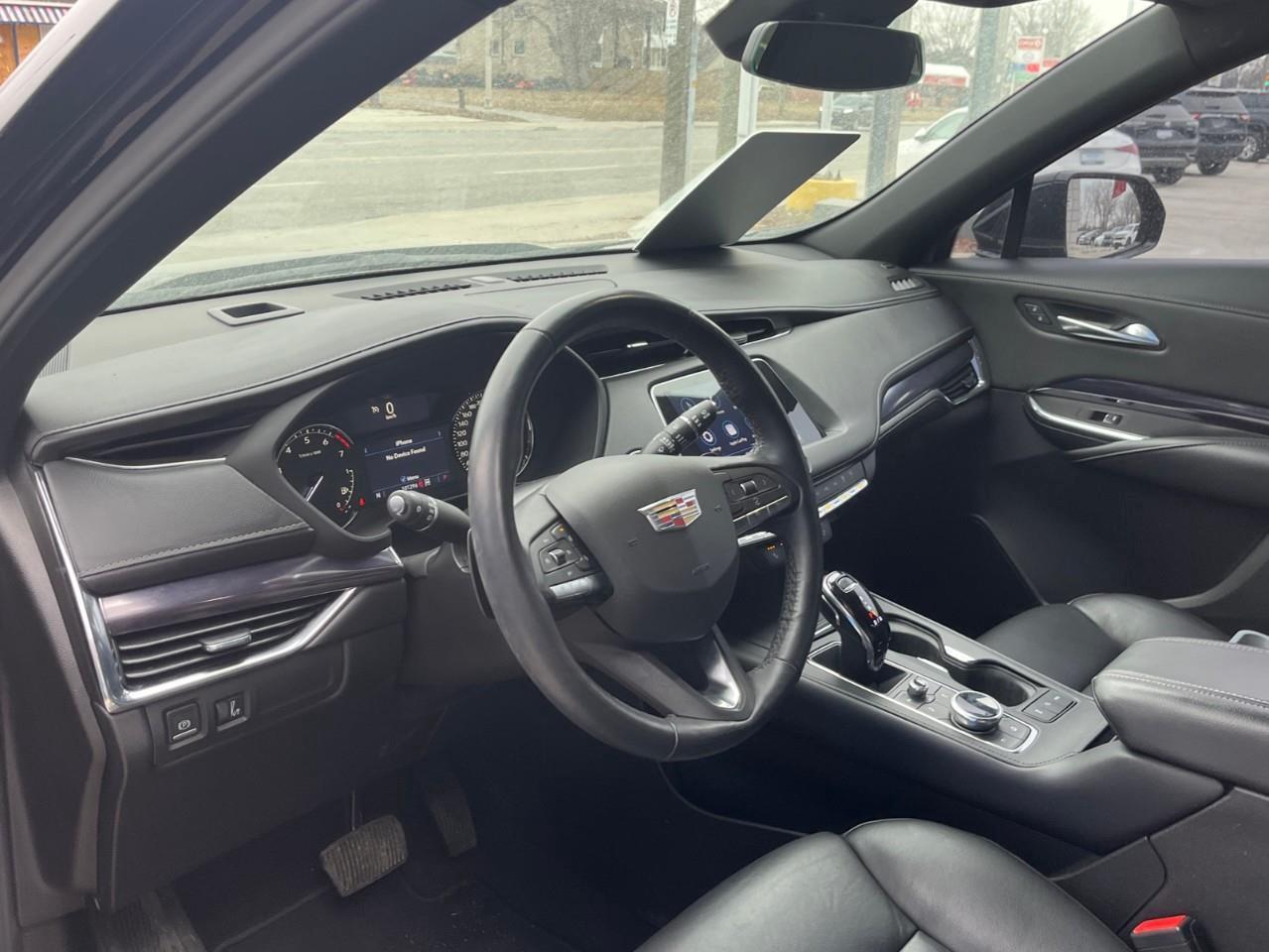 2022 Cadillac XT4 Luxury One owner trade! Photo