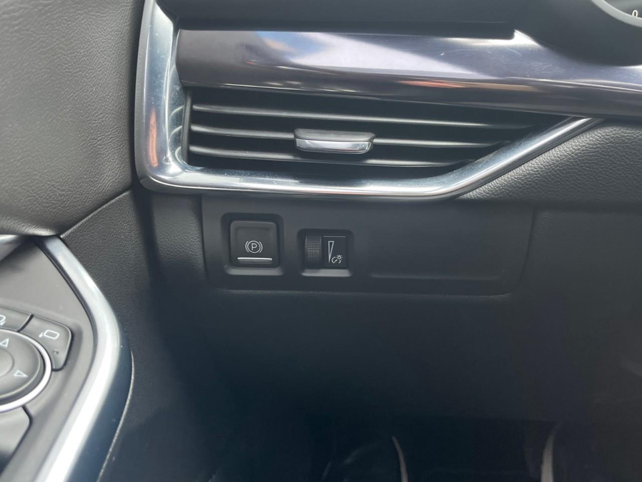 2022 Cadillac XT4 Luxury One owner trade! Photo