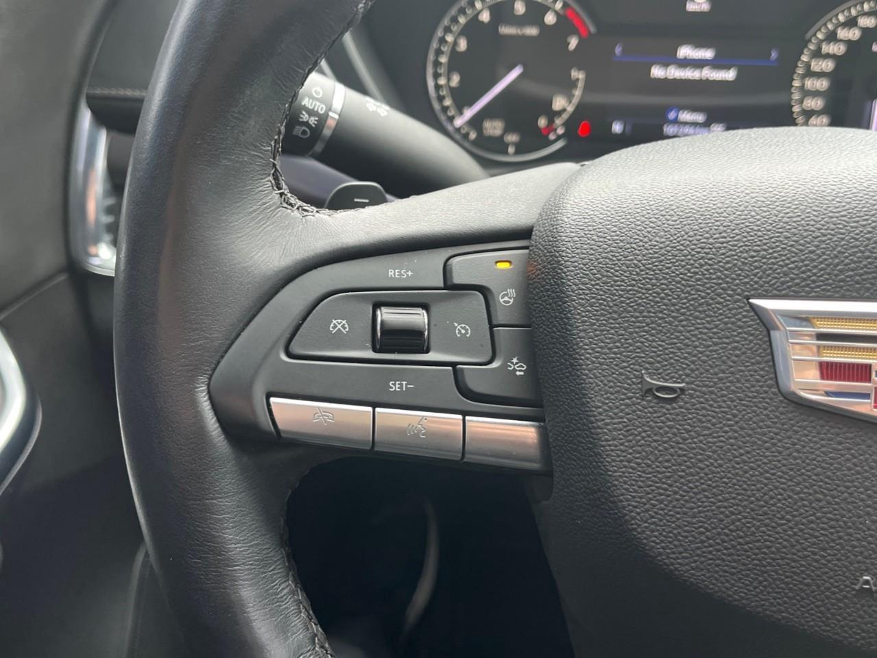 2022 Cadillac XT4 Luxury One owner trade! Photo