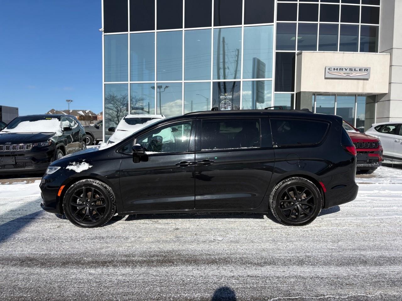 2022 Chrysler Pacifica Touring L Front-Wheel Drive Passenger Van Photo