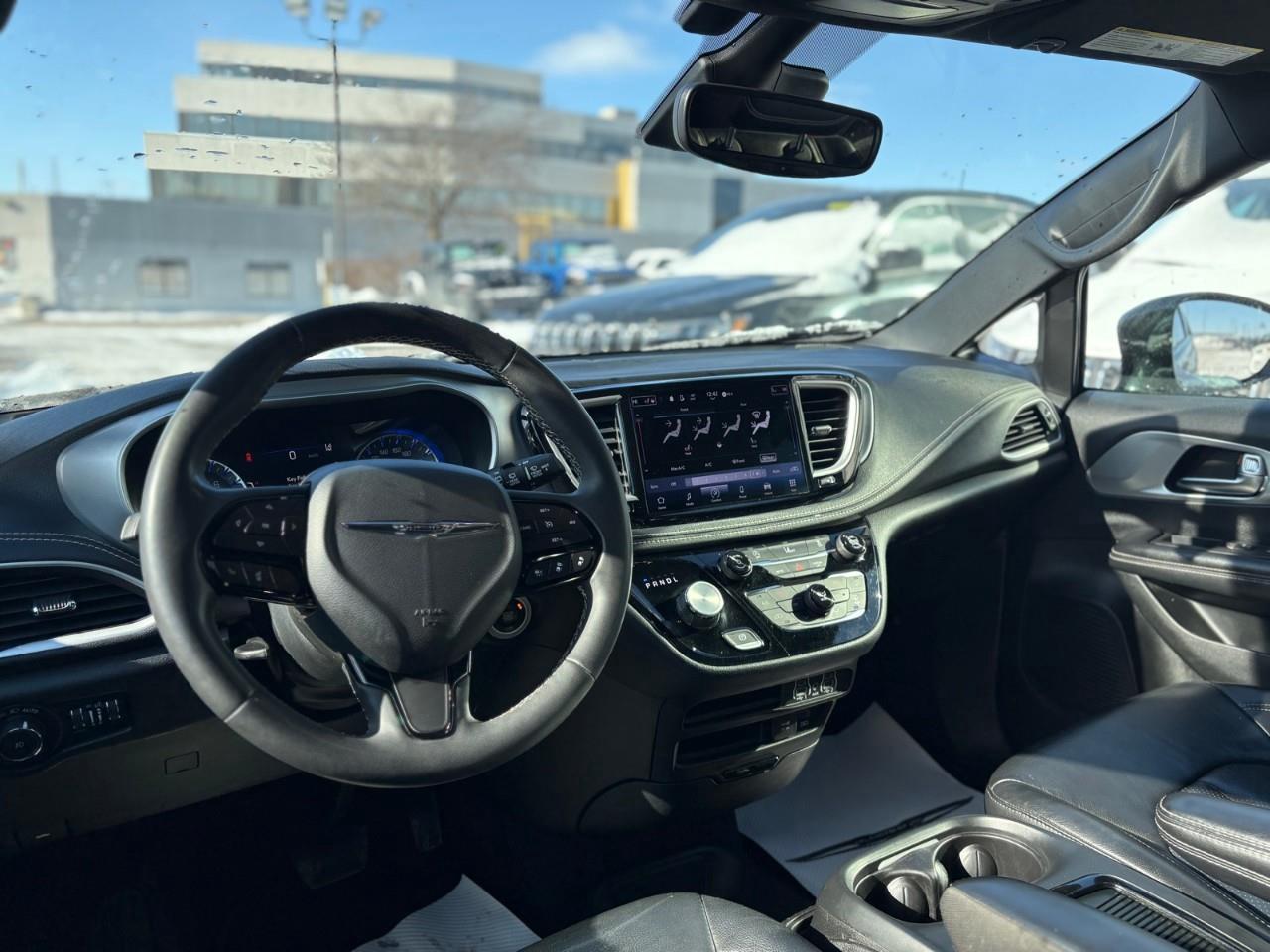 2022 Chrysler Pacifica Touring L Front-Wheel Drive Passenger Van Photo