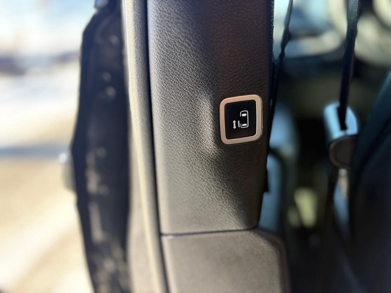 2022 Chrysler Pacifica Touring L Front-Wheel Drive Passenger Van Photo