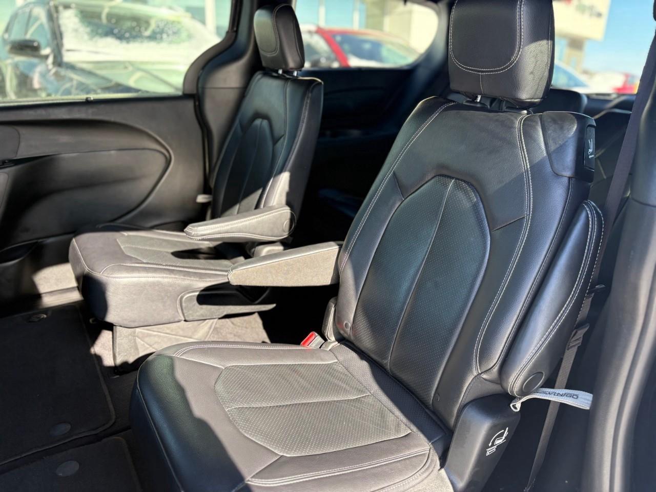 2022 Chrysler Pacifica Touring L Front-Wheel Drive Passenger Van Photo