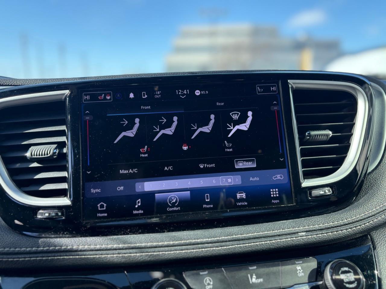 2022 Chrysler Pacifica Touring L Front-Wheel Drive Passenger Van Photo