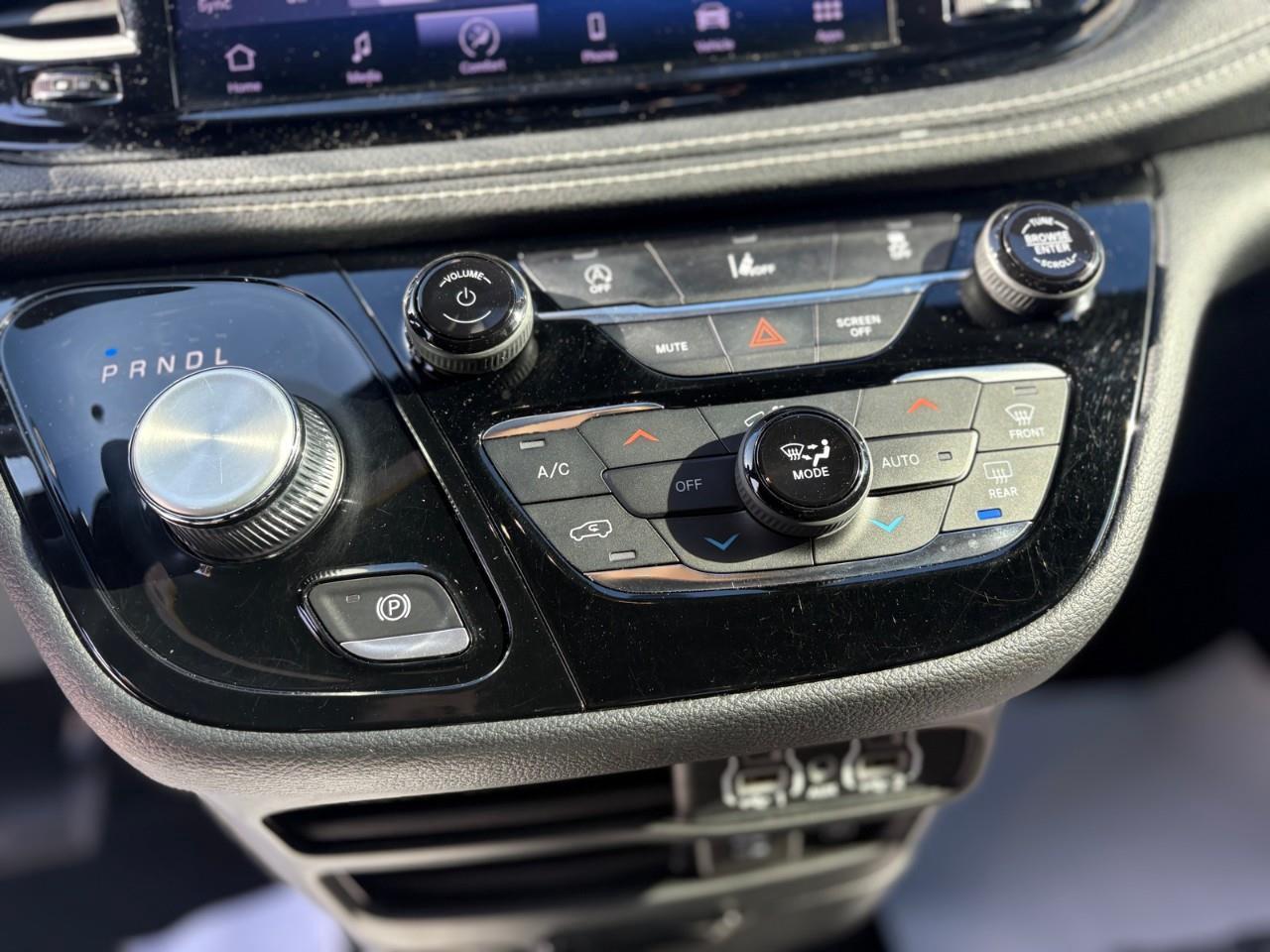 2022 Chrysler Pacifica Touring L Front-Wheel Drive Passenger Van Photo