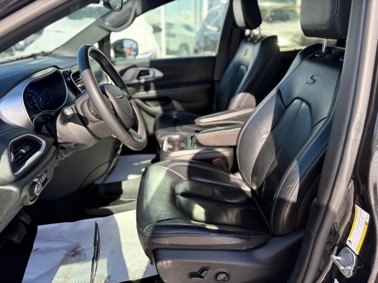 2022 Chrysler Pacifica Touring L Front-Wheel Drive Passenger Van Photo